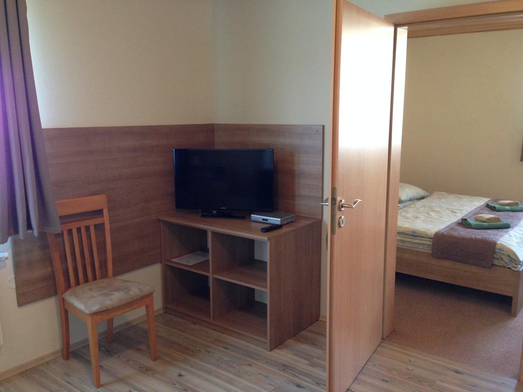 Liptovský Mikuláš 弗洛斯旅馆酒店 外观 照片